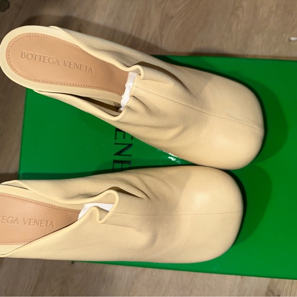 BOTTEGA VENETA leather mules.
